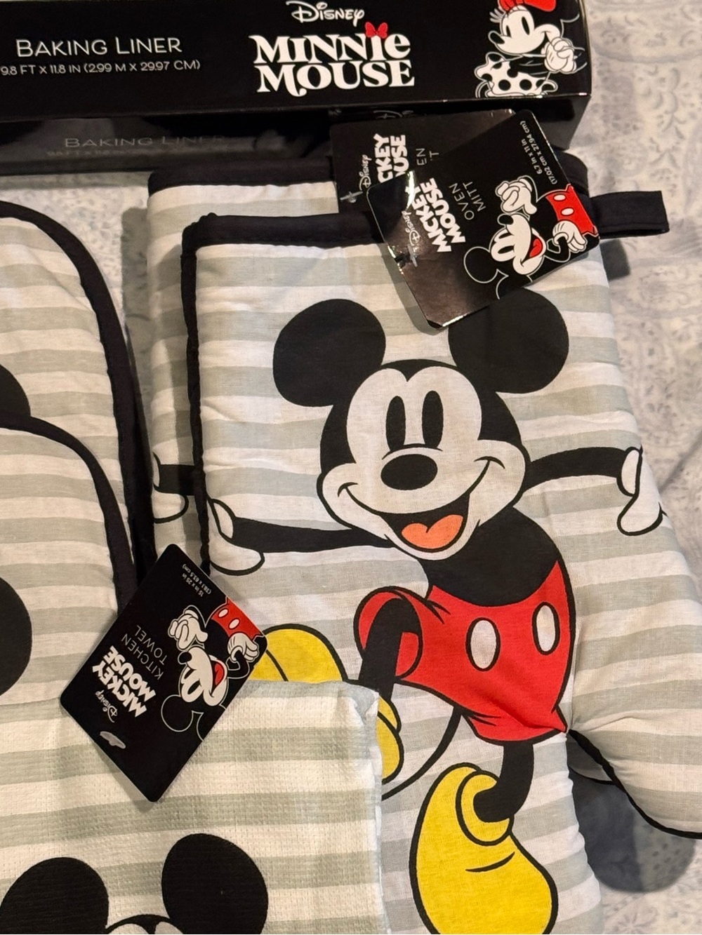 Disney Mickey Mouse Kitchen Linens Set - Picture 6 of 8